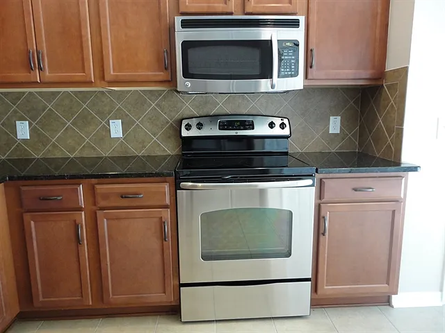 18025 Cypress Bay Pkwy — Photo 7