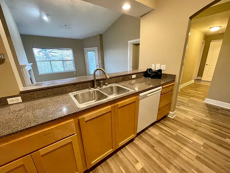 251 W Bakerview Rd #405 — Photo 6