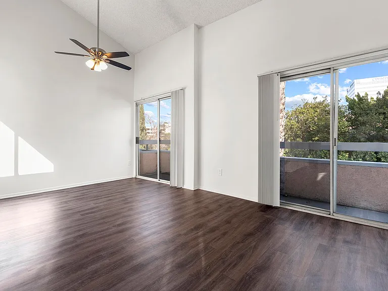 4725 Orion Ave #211 — Photo 3
