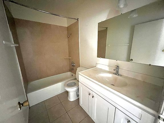 2nd image of 2624 Glendale Blvd #2626