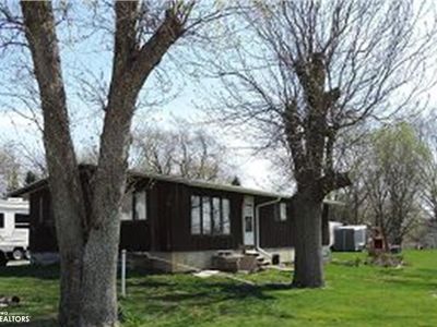 409 2nd Ave SW, State Center, IA, 50247