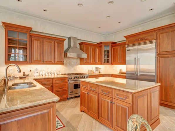 313 Bellaire Dr #C3, Demarest, NJ 07627