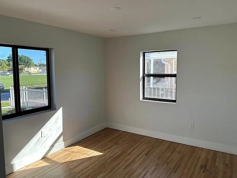 170 W 58th St — Photo 13