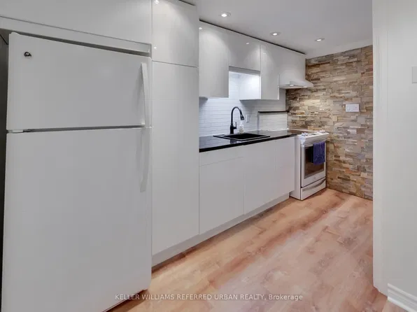 1666 Queen St E #22, Toronto, ON M4L 1G3