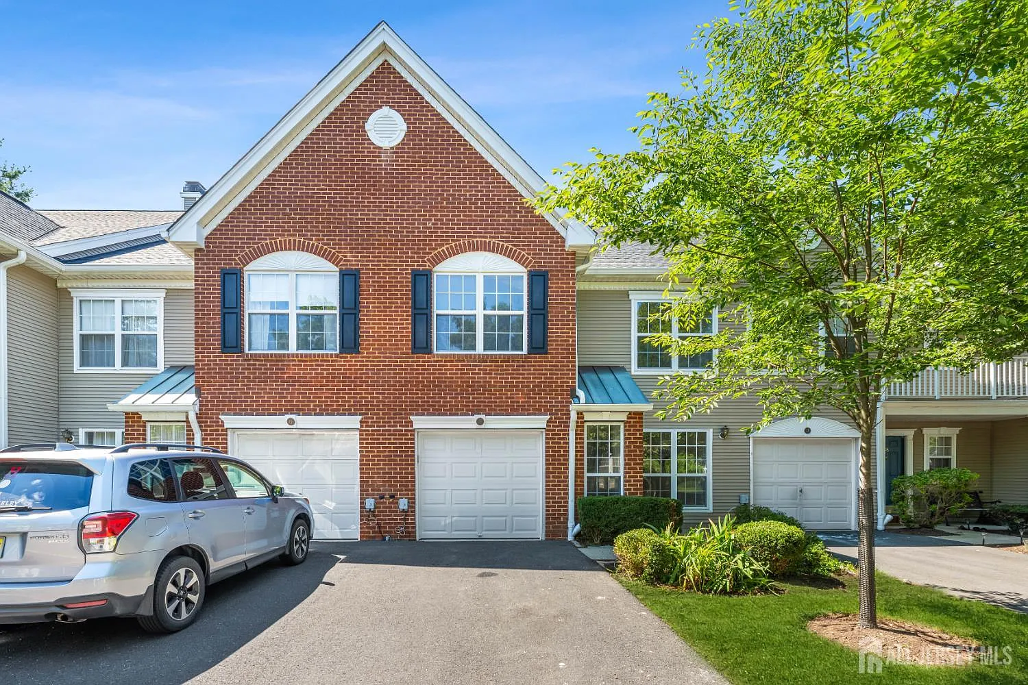 3 bed, 2.5 bath, 1927 sqft, $4,000 — Photo 3