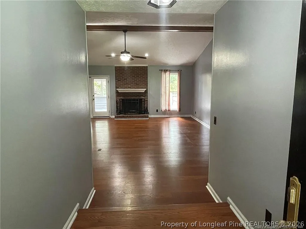 3 bed, 2.0 bath, 2300 sqft, $1,800 — Photo 3