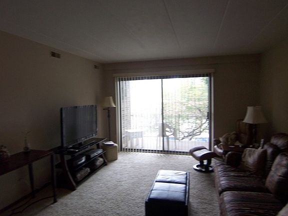 4th image of 13913 Laramie Ave #111