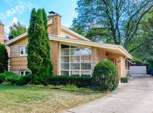 191 Ridgewood Rd, Riverside, IL 60546