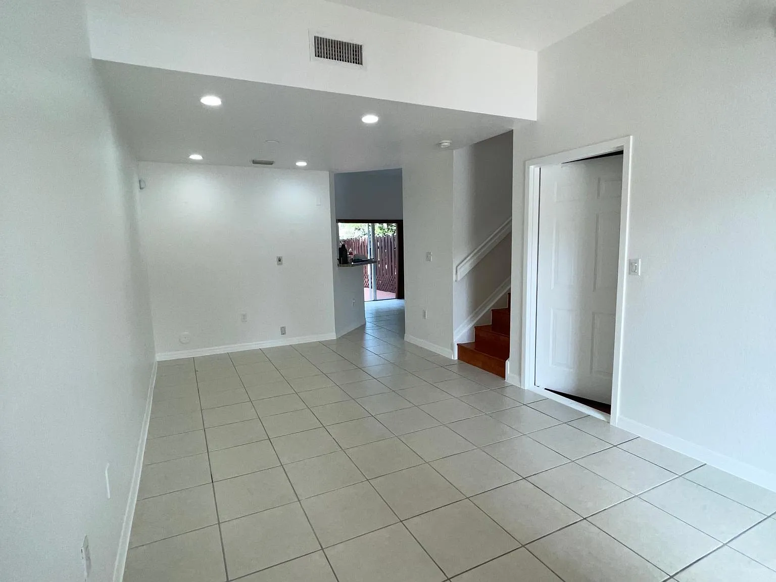 3 bed, 2.5 bath, 1705 sqft, $2,875 — Photo 2