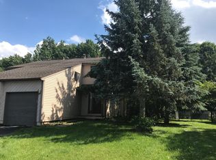 7460 Coachlight Ln, Liverpool, NY 13088