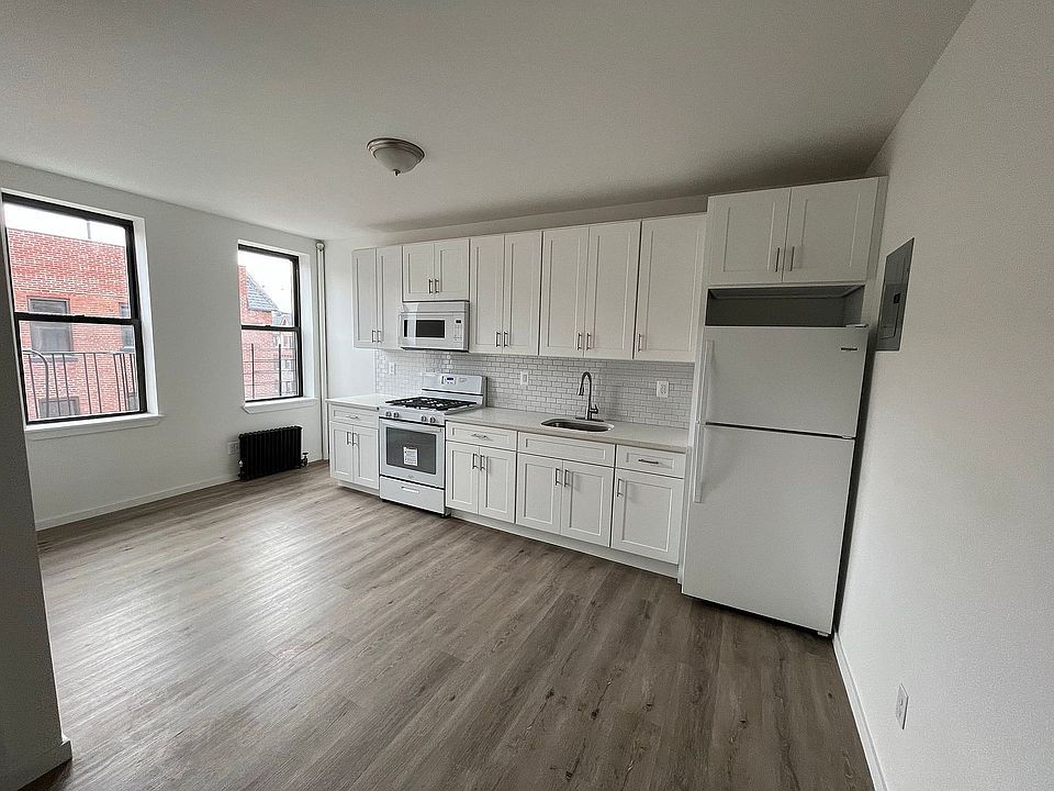 1st image of 74 Post Ave APT 3D