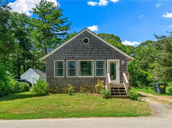 86 Winsor Ave, North Kingstown, RI 02852