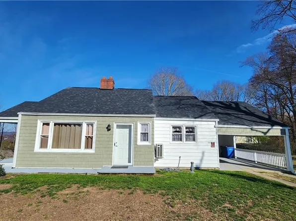 1515 Forest Dr, Mt Airy, NC 27030