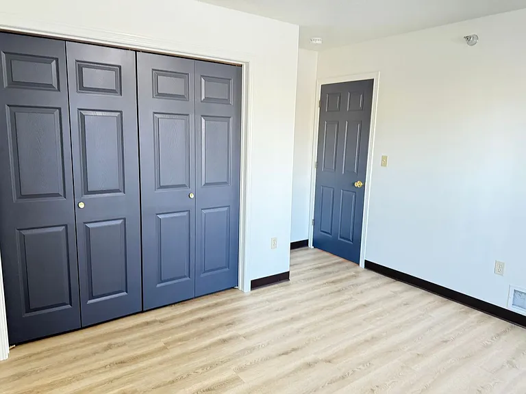 Pointe West Apartments — Photo 42