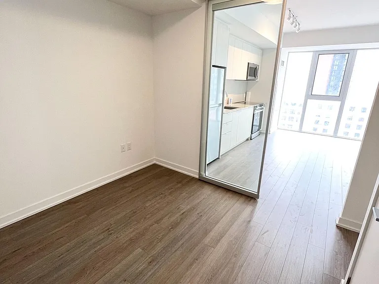 357 King St W #601 — Photo 8