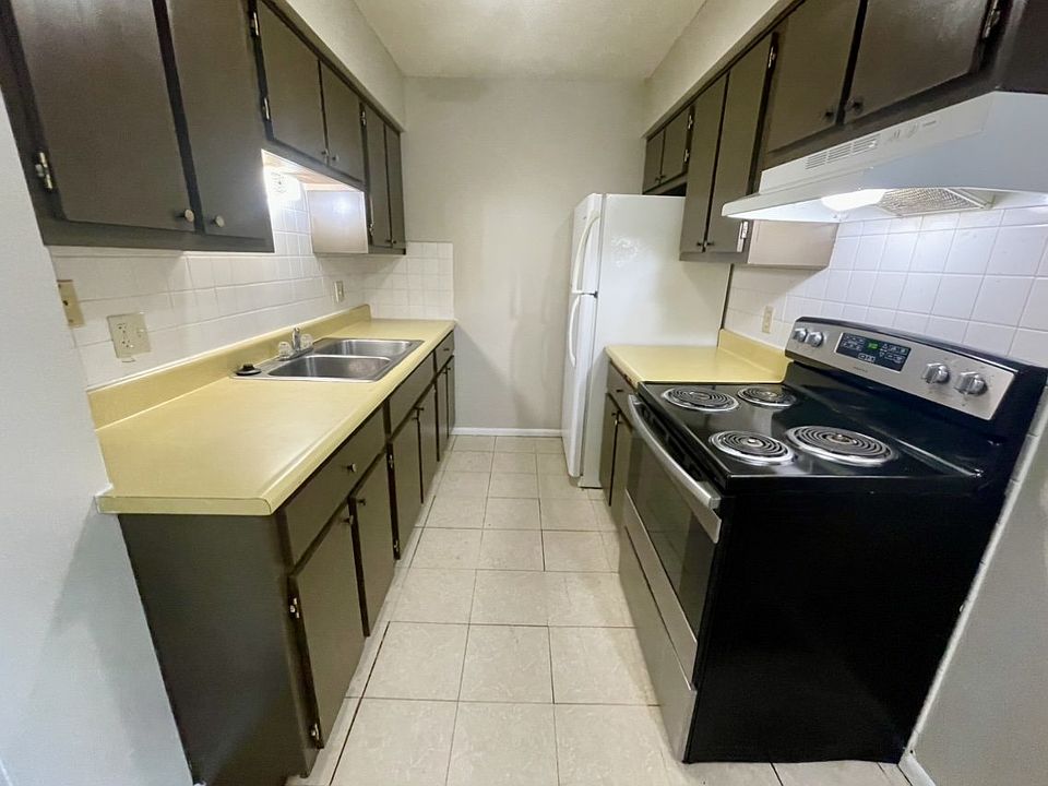 1st image of 217 N Charleston Blvd APT 5