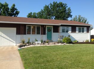 12052 Colonial Dr, Maryland Heights, MO 63043