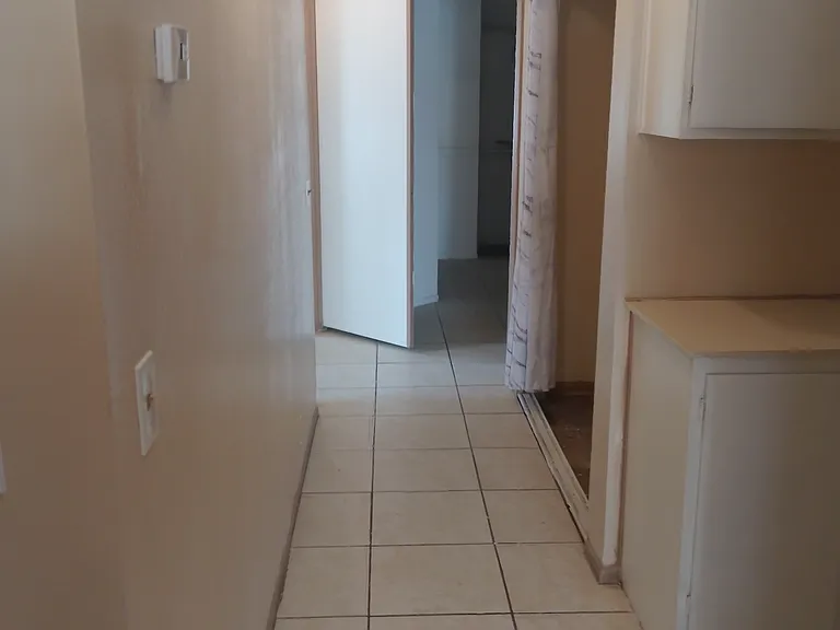 895 S Quince Ave — Photo 2