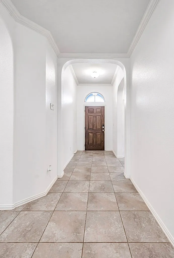 4 bed, 3.0 bath, 2050 sqft, $3,000 — Photo 4