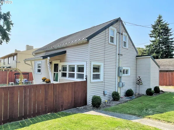 2201 E 16th St, Vancouver, WA 98661