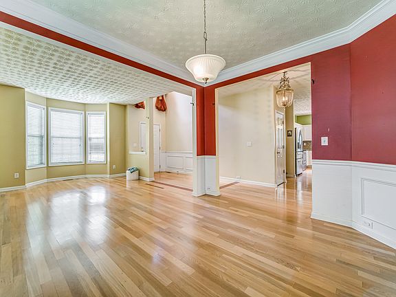 3rd image of 252 Windy Cir