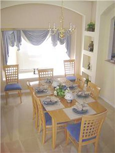 EI6P8421SKC-dining-area