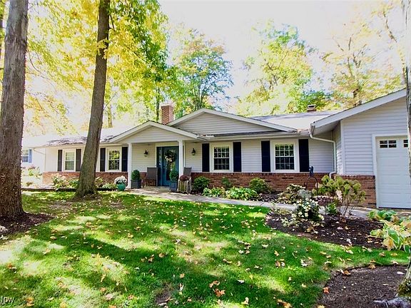 2nd image of 734 Oakwood Dr