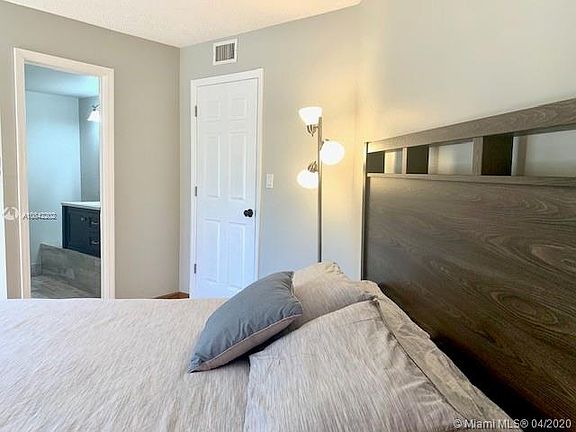 3rd image of 171 Seabreeze Cir #0