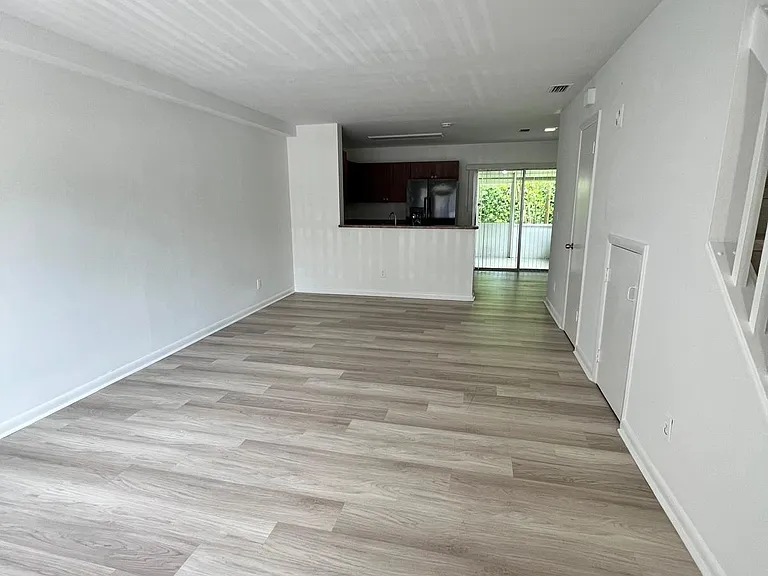 2896 Edgehill Ln #2896 — Photo 4