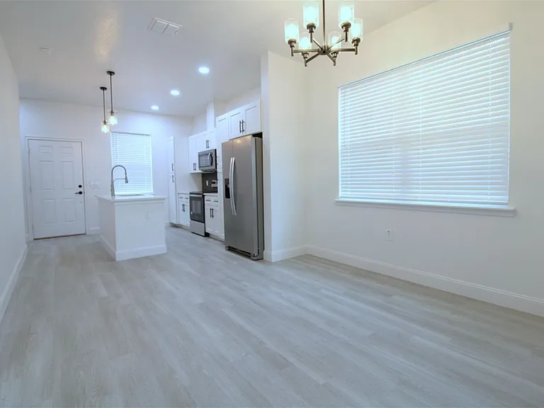 1320 Noble Pl — Photo 4