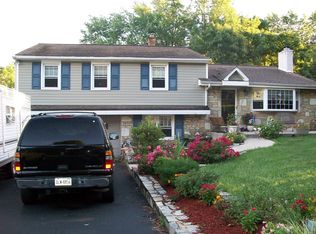 90 N Hilltop Dr, Churchville, PA