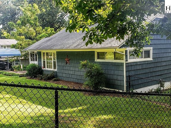 3rd image of 425 NE Tywood Street