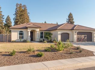 1469 Shelly Ln, Porterville, CA 93257