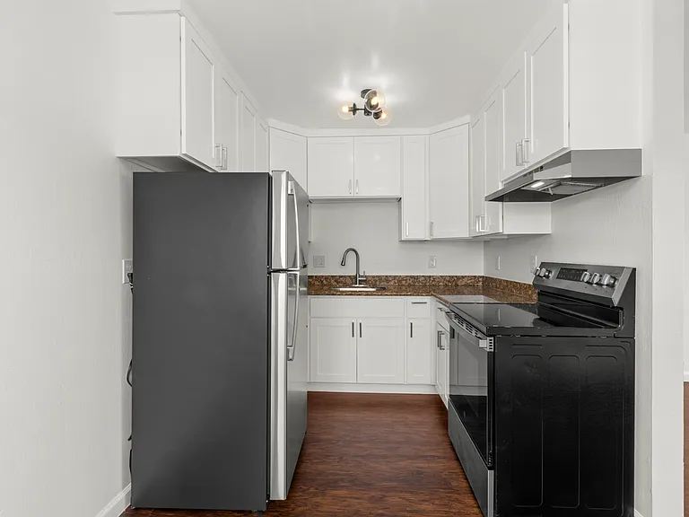 The Edgeworth Apartments — Photo 10