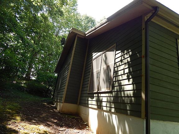 5th image of 495 Meadow Ln