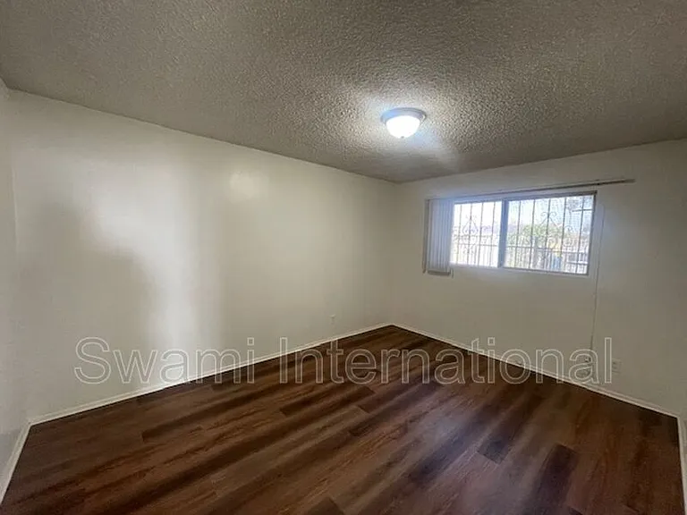 1303 W 107th St — Photo 22