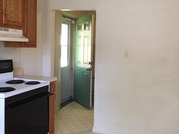2nd image of 2213 N Rosewood Ave