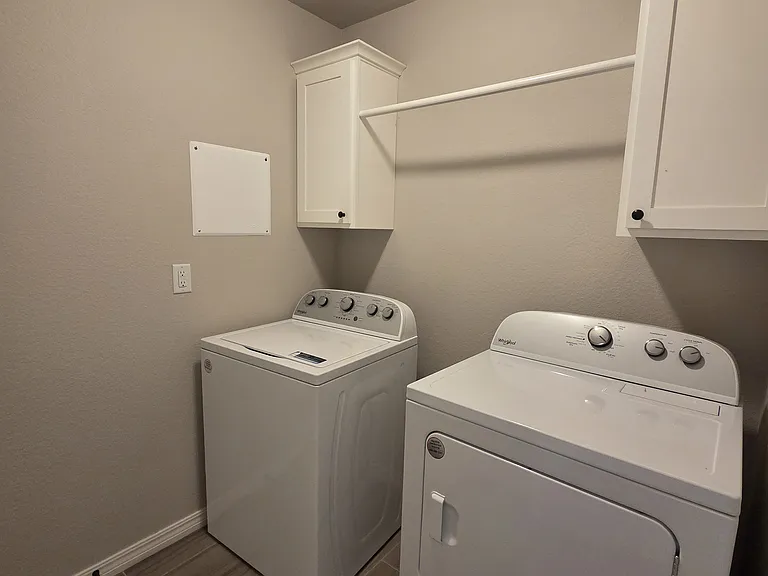 404 W Gillian Ave — Photo 14