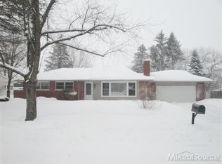 380 Juliet Dr, Almont, MI 48003