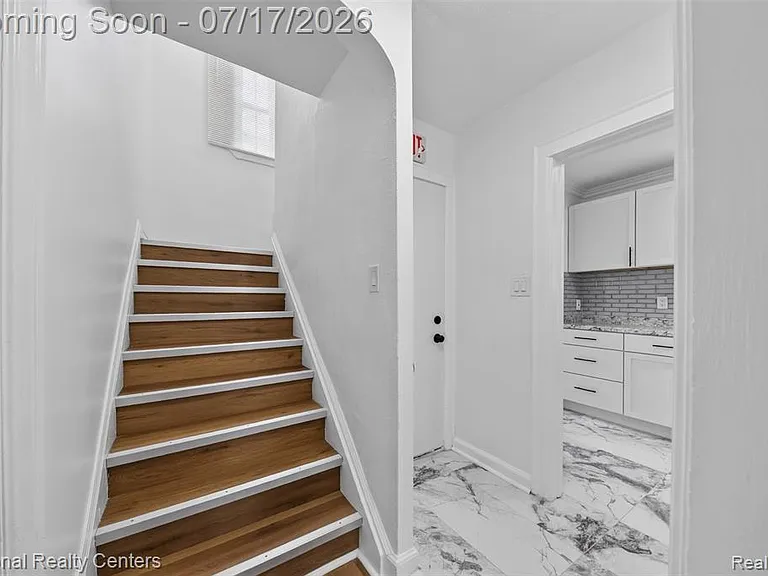 13527 Winthrop St — Photo 20