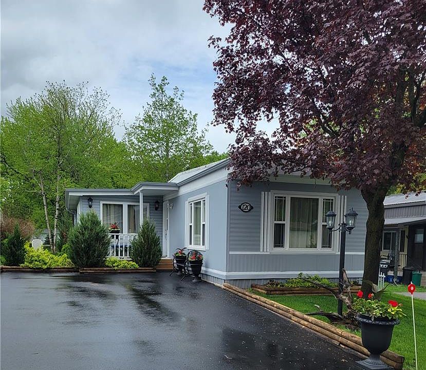 1st image of 120 Maple Cres