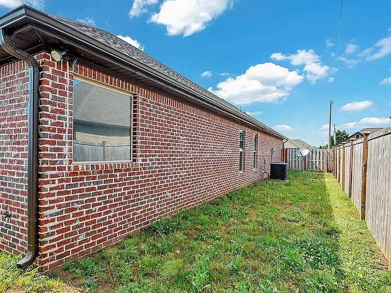 100 Kamarie Ln — Photo 22