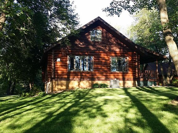 3rd image of 880 Woodsmen Ct NE