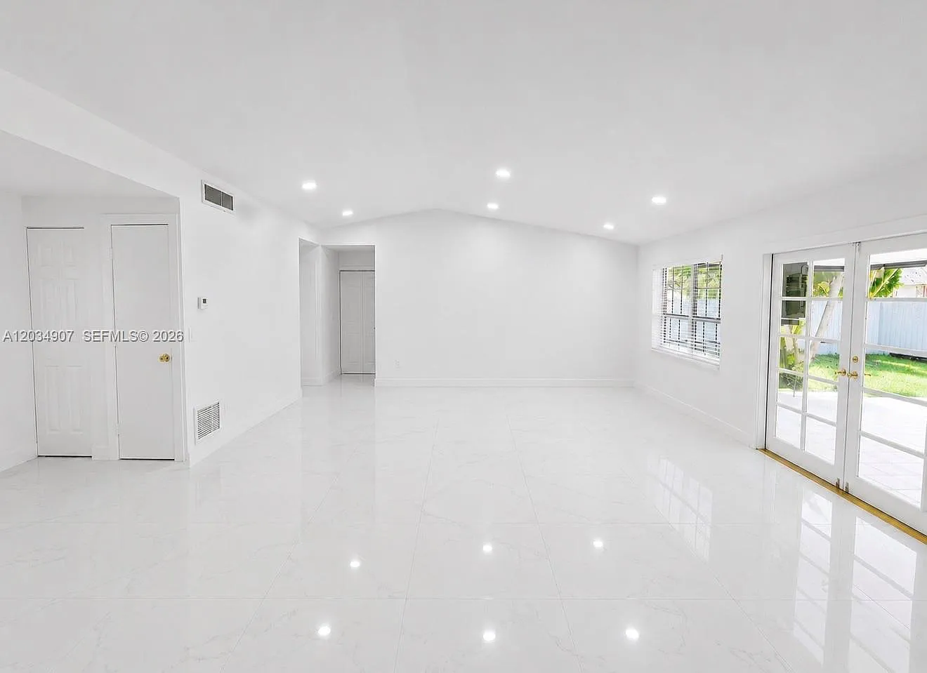 3 bed, 2.0 bath, $3,700 — Photo 4