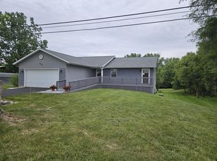 800 Buth Dr NE, Comstock Park, MI 49321