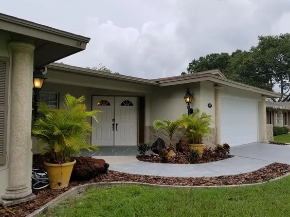 1078 Damrosch St, Largo, FL 33771
