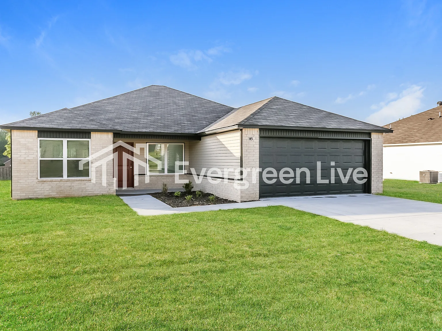 3 bed, 2.0 bath, 1633 sqft, $1,395 — Photo 2