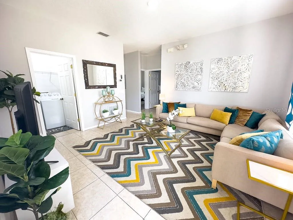 4 bed, 3.0 bath, 1650 sqft, $2,400 — Photo 2