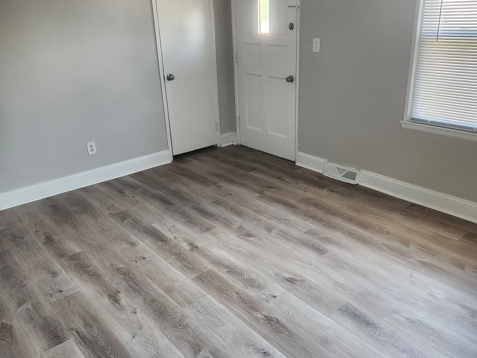 2 bed, 728 sqft, $1,225 — Photo 2
