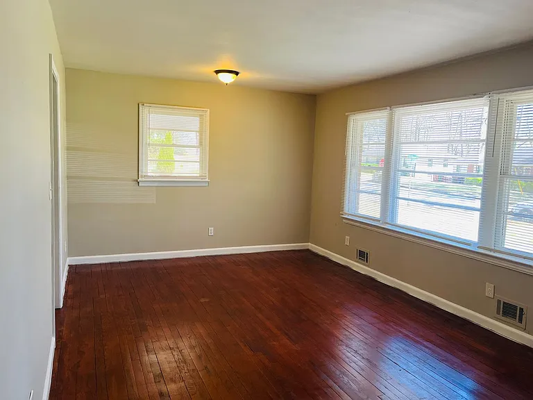 2673 Fairlane Dr SE — Photo 5